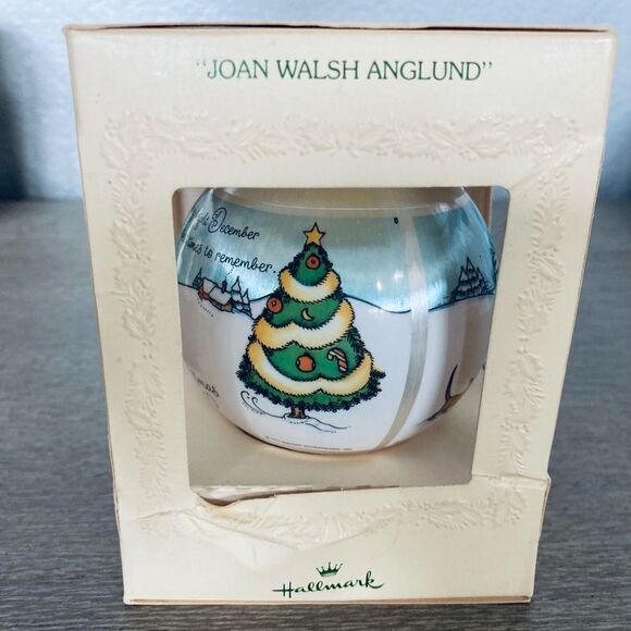 Hallmark Vintage Christmas 1980 Joan Walsh Anglund Glass Ball Ornament - Picture 4 of 4